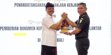 Sekda Dewa Indra saat menghadiri penandatanganan Perjanjian Kerja Sama (PKS) tentang pemberian dokumen kependudukan kepada anak telantar di Auditorium ST. Burhanuddin, Kejaksaan Tinggi Bali, Kamis (30/7). -IST