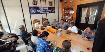 Rapat koordinasi Dishub Badung dan instansi terkait terkait rencana penertiban parkir liar di terminal Mengwi. -IST