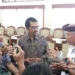 Ketua Komisi I DPRD Provinsi Bali, I Nyoman Budiutama (pakai kaca mata) saat memberikan keterangan terkait Perda Bendega. -IST