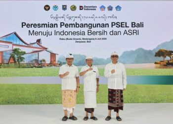 Kiri-Kanan: Bupati Badung I Wayan Adi Arnawa, Gubernur Bali Wayan Koster dan Wali Kota Denpasar I Gusti Ngurah Jaya Negara. -IST