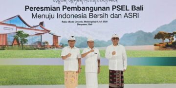Kiri-Kanan: Bupati Badung I Wayan Adi Arnawa, Gubernur Bali Wayan Koster dan Wali Kota Denpasar I Gusti Ngurah Jaya Negara. -IST