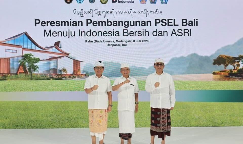 Kiri-Kanan: Bupati Badung I Wayan Adi Arnawa, Gubernur Bali Wayan Koster dan Wali Kota Denpasar I Gusti Ngurah Jaya Negara. -IST