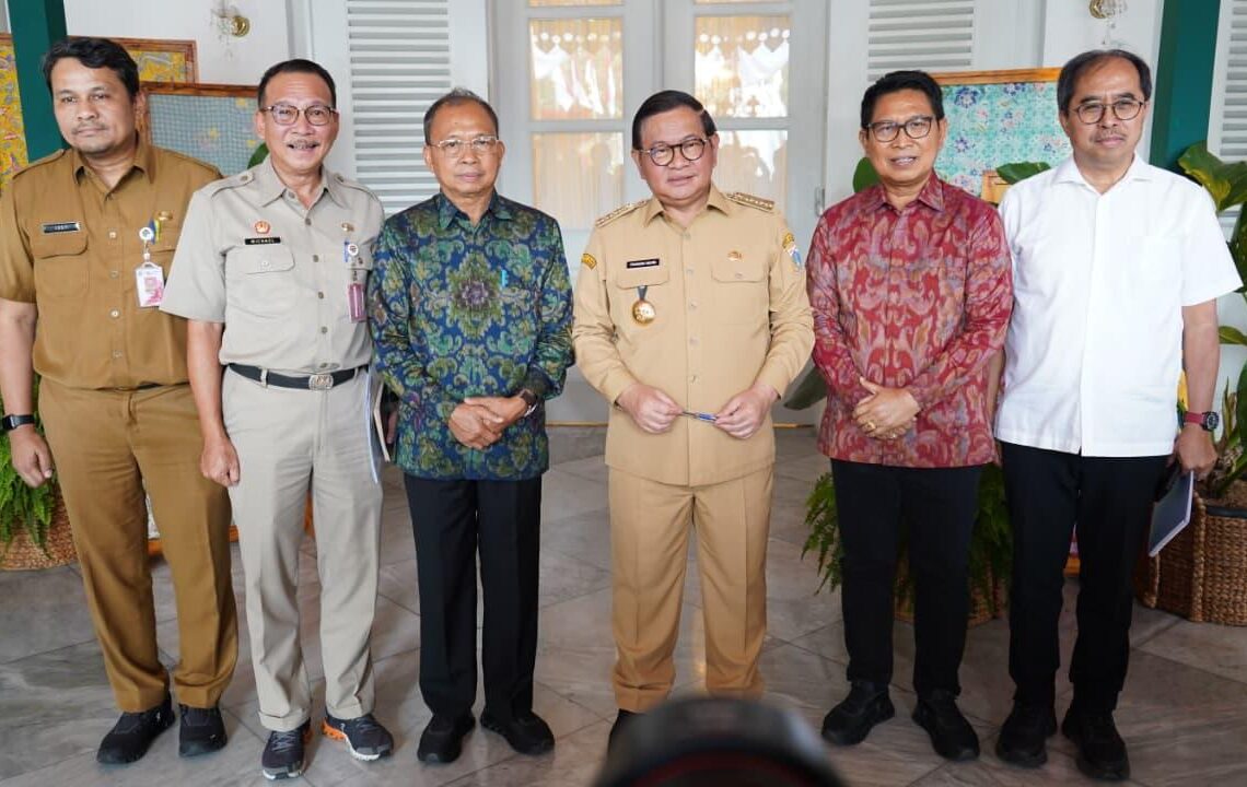 Bupati Badung I Wayan Adi Arnawa mendampingi Gubernur Bali Wayan Koster melakukan audiensi dengan Gubernur DKI Jakarta Pramono Anung di Balai Kota DKI Jakarta, Selasa (4/8/2026).