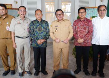 Bupati Badung I Wayan Adi Arnawa mendampingi Gubernur Bali Wayan Koster melakukan audiensi dengan Gubernur DKI Jakarta Pramono Anung di Balai Kota DKI Jakarta, Selasa (4/8/2026).