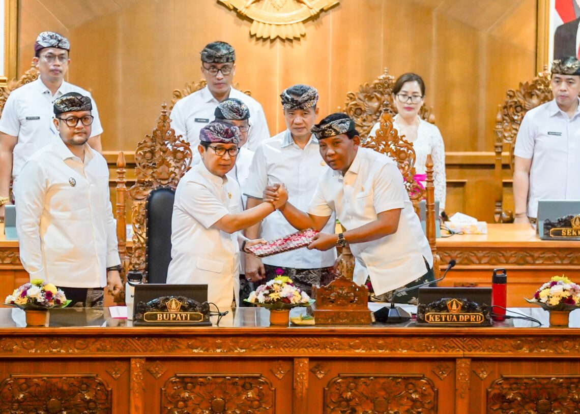 Bupati Badung dan Ketua DPRD Badung saat menyepakati KUA-PPAS 2027. -IST