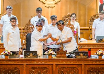 Bupati Badung dan Ketua DPRD Badung saat menyepakati KUA-PPAS 2027. -IST