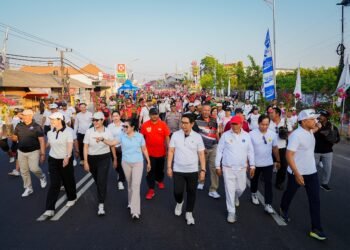 Bupati Badung saat uji coba Car Free Day (CFD) Kerobokan. -IST