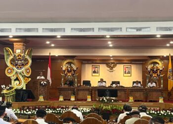 Gubernur Bali Wayan Koster Saat Pidato Dalam Sidang Paripurna Istimewa DPRD Provinsi Bali dalam rangka HUT ke-68 Provinsi Bali, Jumat (14/8/2026). -BALITOPIK.COM