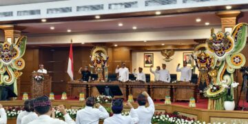 Suasana sidang paripurna ke-47 dalam rangka peringatan hari jadi Provinsi bali ke-68. -BALITOPIK.COM