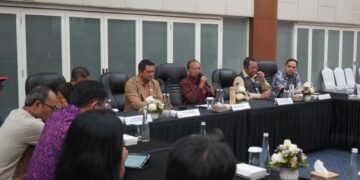 Gubernur Bali Wayan Koster saat Rapat Koordinasi (Rakor) Peningkatan Kualitas Pelayanan Bandara Internasional I Gusti Ngurah Rai yang digelar Sabtu (15/8/2026). -IST