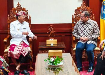 Gubernur Bali Wayan Koster saat menerima kunjungan jajaran Kementerian Luar Negeri (Kemlu) RI di Kantor Gubernur Bali, Renon, Denpasar, Jumat (14/8/2026). -IST