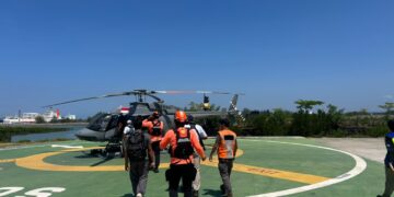 TIM SAR Gabungan saat melakukan pencarian terhadap sisa korban KMP Putri Yasmin. -IST