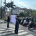 Aliansi Bali Peduli Bencana Flores saat menggelar aksi penggalangan dana di sejumlah titik lampu merah di Kota Denpasar, Rabu (19/8/2026). -BALITOPIK.COM