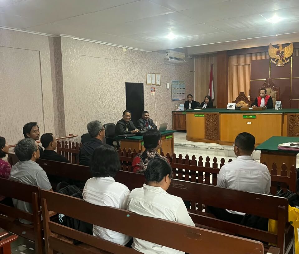 Bro Vinsen dan Mr. Ari saat sidang di PN Tabanan. -IST