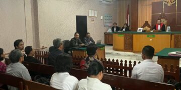 Bro Vinsen dan Mr. Ari saat sidang di PN Tabanan. -IST
