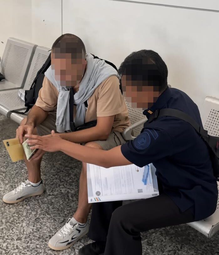WNA Algeria saat dideportasi dari Bali. -IST