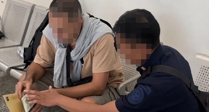 WNA Algeria saat dideportasi dari Bali. -IST