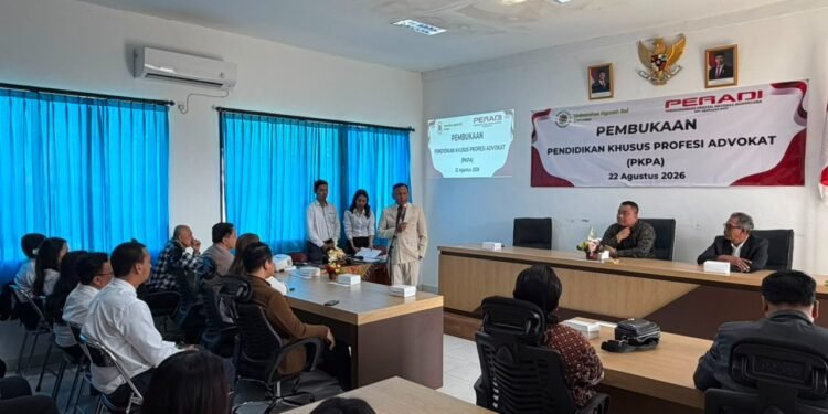 Pembukaan Pendidikan Khusus Profesi Advokat (PKPA) yang diselenggarakan Persaudaraan Profesi Advokat Nusantara (Peradi Pergerakan) DPC Denpasar Raya bekerja sama dengan Fakultas Hukum Universitas Ngurah Rai. -IST