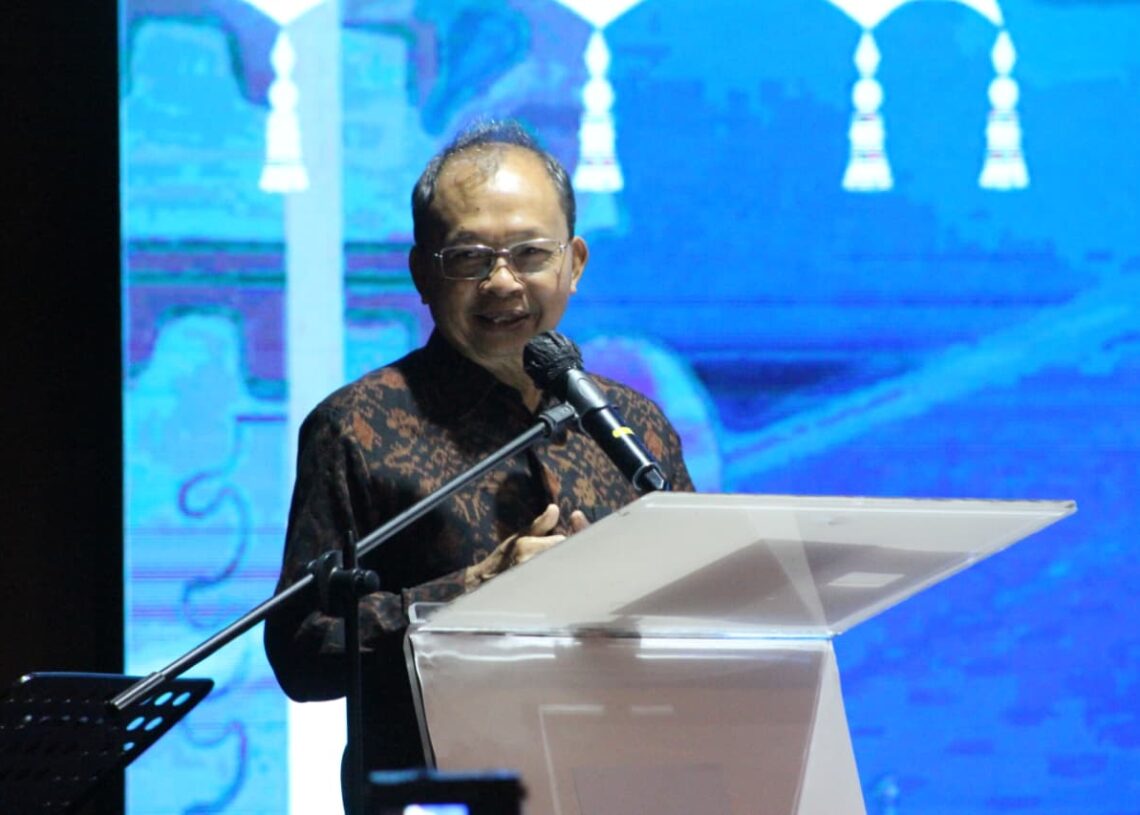 Gubernur Bali Wayan Koster saat pelantikan Pengurus Dewan Pimpinan Cabang (DPC) PERADI SAI (Suara Advokat Indonesia) Denpasar masa bakti 2026–2030 di Riverside Convention Hall, Padangsambian, Denpasar, Sabtu (22/8/2026) malam. -IST