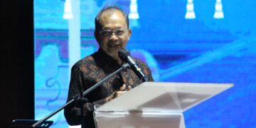 Gubernur Bali Wayan Koster saat pelantikan Pengurus Dewan Pimpinan Cabang (DPC) PERADI SAI (Suara Advokat Indonesia) Denpasar masa bakti 2026–2030 di Riverside Convention Hall, Padangsambian, Denpasar, Sabtu (22/8/2026) malam. -IST