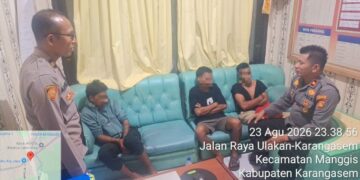Polsek Manggis saat mengamankan 3 orang terduga pelaku. -IST