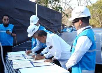 Gubernur Bali Wayan Koster dan PT. PLN Tandatangani Kesepakatan Bersama Percepatan Pengembangan Infrastruktur Ketenagalistrikan Berbasis Energi Terbarukan di Provinsi Bali. -IST
