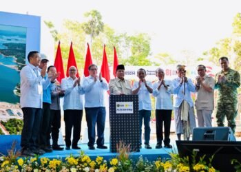Presiden Prabowo Subianto saat meluncurkan Program Pembangkit Listrik Tenaga Surya (PLTS) 100 gigawatt peak (GWp) di Jembrana. -IST