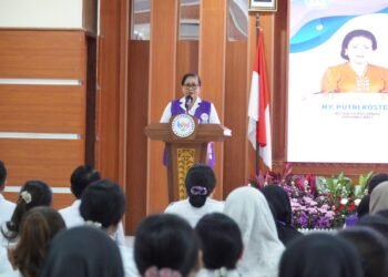 Ketua Tim Pembina (TP) Posyandu Provinsi Bali, Ny. Putri Koster saat membuka Bimbingan Teknis (Bimtek) Bina Posyandu Angkatan XI Tahun 2026. -IST