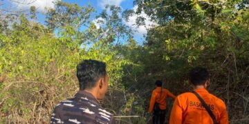 Tim SAR gabungan saat melakukan pencarian terhadap nenek yang hilang. -IST