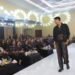 Seorang model saat tampil di Dekranasda Bali Fashion Road Show “Wastra Hita Kara” di Gedung Kesenian Ir. Soekarno, Jembrana, Kamis (27/8/2026). -IST