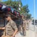 Satpol PP Badung saat tertibkan bangunan liar di trotoar jalan Teuku Umar Barat. -IST