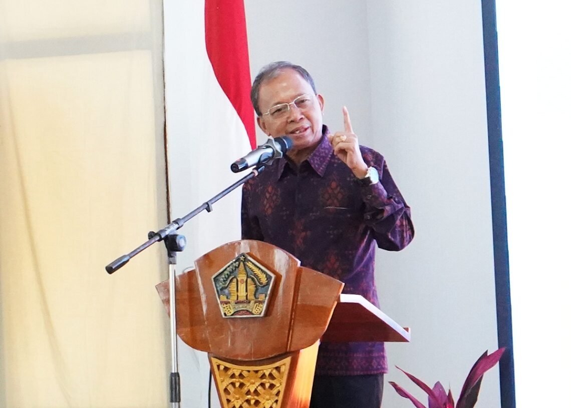 Gubernur Bali Wayan Koster. -BALITOPIK.COM