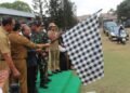 Gubernur Bali Wayan Koster saat melepas rombongan logistik dari Bali menuju NTT. -BALITOPIK.COM