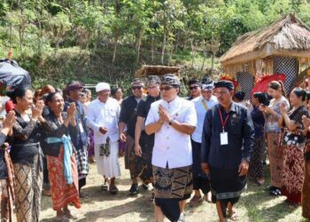 Wakil Gubernur Bali I Nyoman Giri Prasta saat menghadiri upacara Pitra Yadnya atau Ngaben Kinembulan Sawa Prakerti. -IST