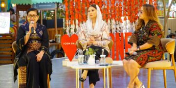 Ketua Dewan Kerajinan Nasional Daerah (Dekranasda) Provinsi Bali Ny. Putri Koster (kiri) saat menjadi narasumber dalam talkshow inspiratif bertajuk "Perempuan Bali Berdaya: Merajut Budaya dalam Membangun Bangsa" yang digelar di Atrium Icon Mall Sanur, Denpasar, Kamis (6/8/2026). -IST