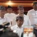 Bupati Badung (depan) I Wayan Adi Arnawa diwawancara usai mengikuti paripurna DPRD Badung. -IST