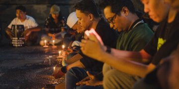 Solidaritas Jurnalis Bali saat menggelar doa bersama di Monumen Bajra Shandi. -PFI Denpasar