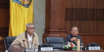 Gubernur Bali Wayan Koster (kanan) dan Ketua Tim Kunker Komisi II DPR RI, Agun Gunandjar Sudarsa. -IST
