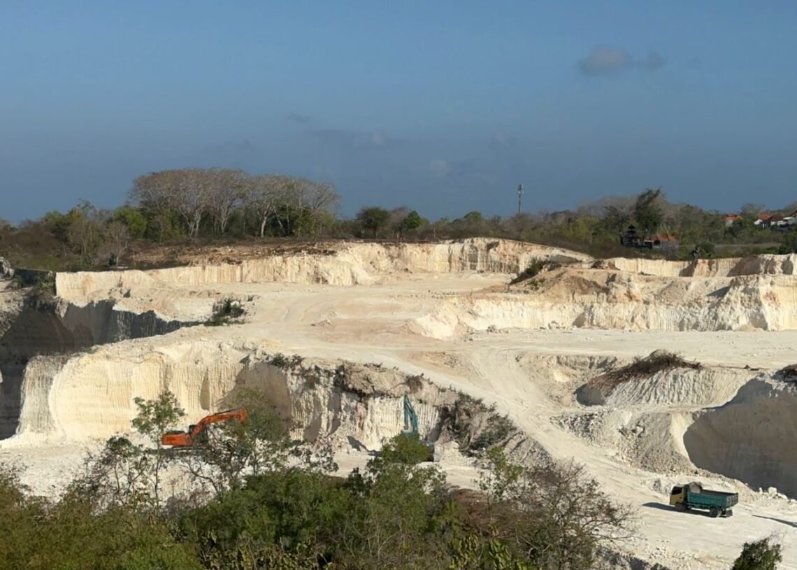 Potret pertambangan di kawasan Kampial, Nusa Dua, Kabupaten Badung. -IST