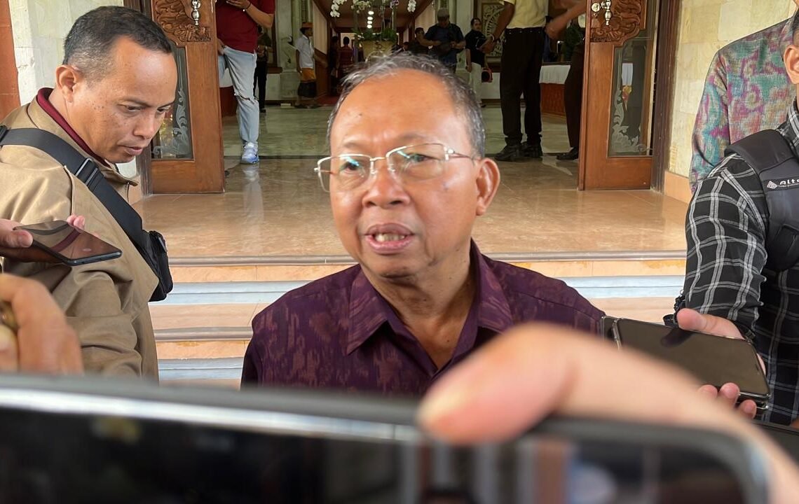 Gubernur Bali Wayan Koster. -BALITOPIK.COM