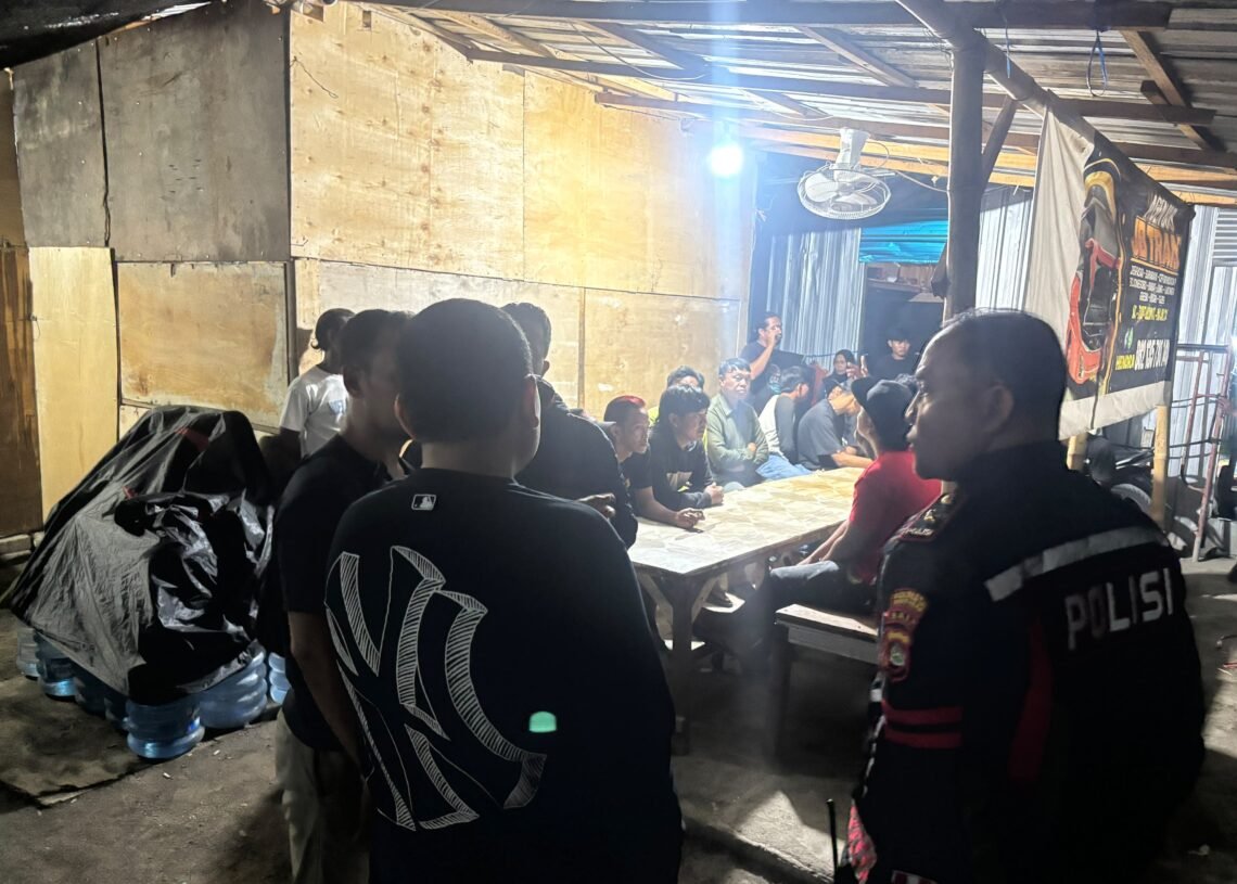 Penyidik Polresta Denpasar mengamankan para pelaku pengeroyokan di mes proyek pembangunan PT Tunas Jaya, Banjar Sawangan, Kelurahan Benoa, Kecamatan Kuta Selatan, Badung. -IST