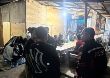 Penyidik Polresta Denpasar mengamankan para pelaku pengeroyokan di mes proyek pembangunan PT Tunas Jaya, Banjar Sawangan, Kelurahan Benoa, Kecamatan Kuta Selatan, Badung. -IST