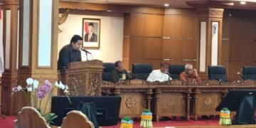 I Gede Ghumi Asvatham saat membacakan pandangan fraksi. -IST