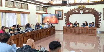 Suasana sidang komisi II DPRD Bali dengan asosiasi pengusaha. -BALITOPIK.COM