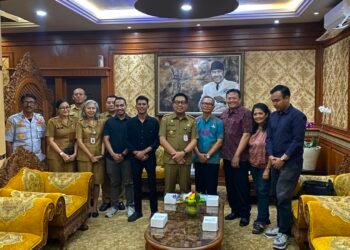 Panitia Heritage Fun Bike saat beraudiensi dengan Wakil Wali Kota Denpasar Kadek Agus Arya Wibawa. -IST