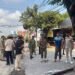 Satpol PP Badung menertibkan enam warung yang berdiri di atas got di Jalan Gatot Subroto Barat. -IST