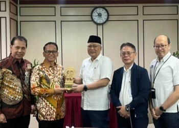 Penandatanganan Perjanjian Kerja Sama (PKS) tentang pelaksanaan Tri Dharma Perguruan Tinggi dalam program Kampus Berdampak di Tangerang. -IST