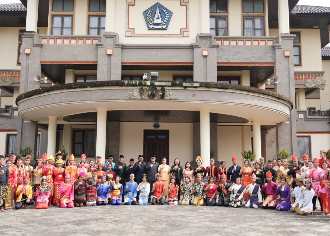 Pemerintah Kabupaten Badung sukses menggelar upacara peringatan Hari Sumpah Pemuda Ke-98 tahun 2026. Acara yang mengusung tema “Patriotik, Gigih, Berempati, Pemuda untuk Indonesia”. -IST