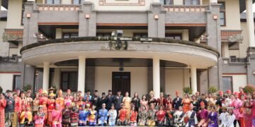 Pemerintah Kabupaten Badung sukses menggelar upacara peringatan Hari Sumpah Pemuda Ke-98 tahun 2026. Acara yang mengusung tema “Patriotik, Gigih, Berempati, Pemuda untuk Indonesia”. -IST