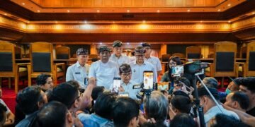 Bupati Badung I Wayan Adi Arnawa saat diwawancara usai rapat paripurna DPRD Badung. -IST